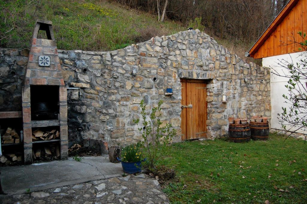 Tulipános Vendégház Obanya Esterno foto