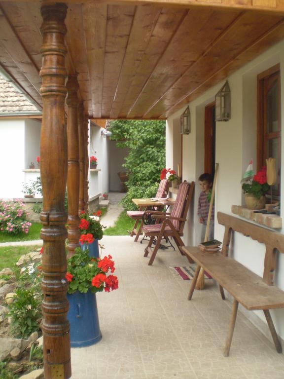 Tulipános Vendégház Obanya Esterno foto