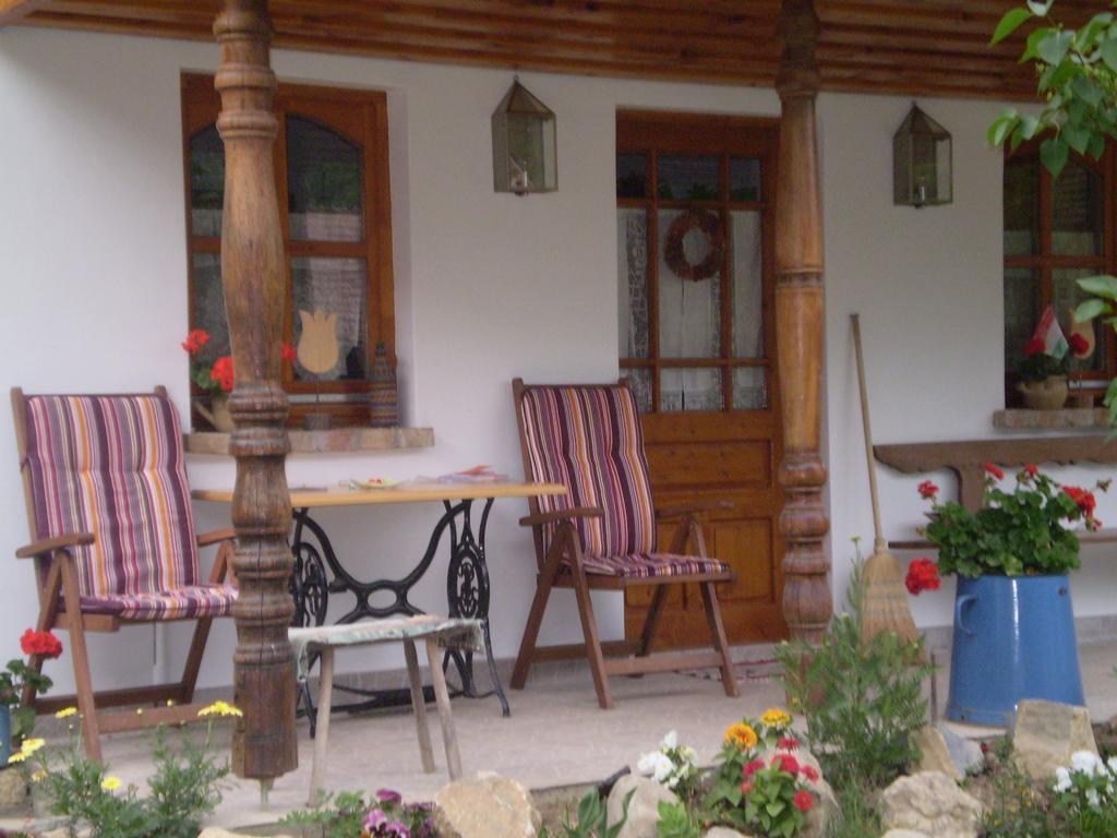 Tulipános Vendégház Obanya Esterno foto