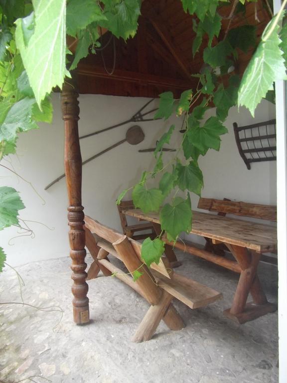 Tulipános Vendégház Obanya Esterno foto