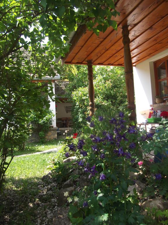 Tulipános Vendégház Obanya Esterno foto